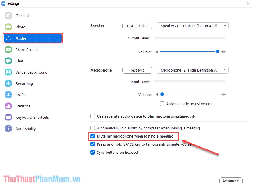 Chọn Mute my Micro when joining a meeting