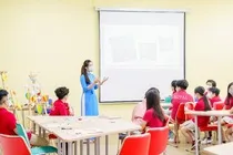 Thầy và trò tại Royal School nhanh chóng "bắt nhịp" với việc học trực tiếp