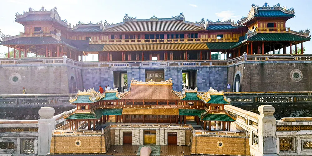 Bộ lắp ráp Mô hình giấy 3D Ngọ Môn Hoàng Thành Huế với 179 mảnh ghép, đảm bảo độ chi tiết cực kỳ cao.