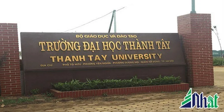 Biển hiệu trường đại học Thành Tây