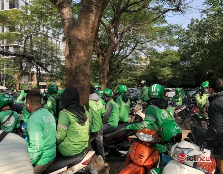 Vay 500 triệu mua xe cày Grab: Vỡ mộng thu nhập 30 triệu/tháng