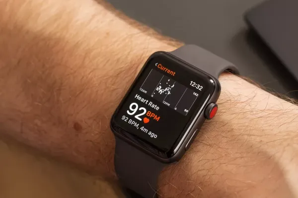 Sforum - Trang thông tin công nghệ mới nhất Apple-Watch-600x399 15 mẹo giúp cho chiếc Apple Watch của bạn có thời lượng pin "trâu" hơn 