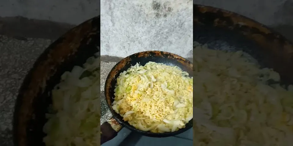 Cách nấu mì tôm với rau bắp cải