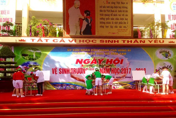 Tổ chức ngày hội vệ sinh trường học kết hợp với các cuộc thi cho các em học sinh tiểu học